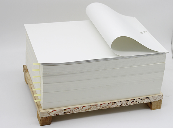 白牛皮紙的白度和亮度分別是什么意思？白牛皮紙的色澤及熒光增白劑的應(yīng)用